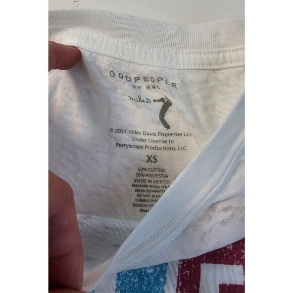 NEW Miles Davis Stars Tee odd people BLM musician band top XS distressed - Picture 3 of 6